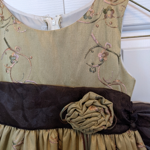 KIKI USA Girls Green Poofy Flower Dress - Picture 2 of 5